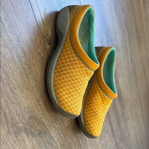 Merrill Primo Chill slides